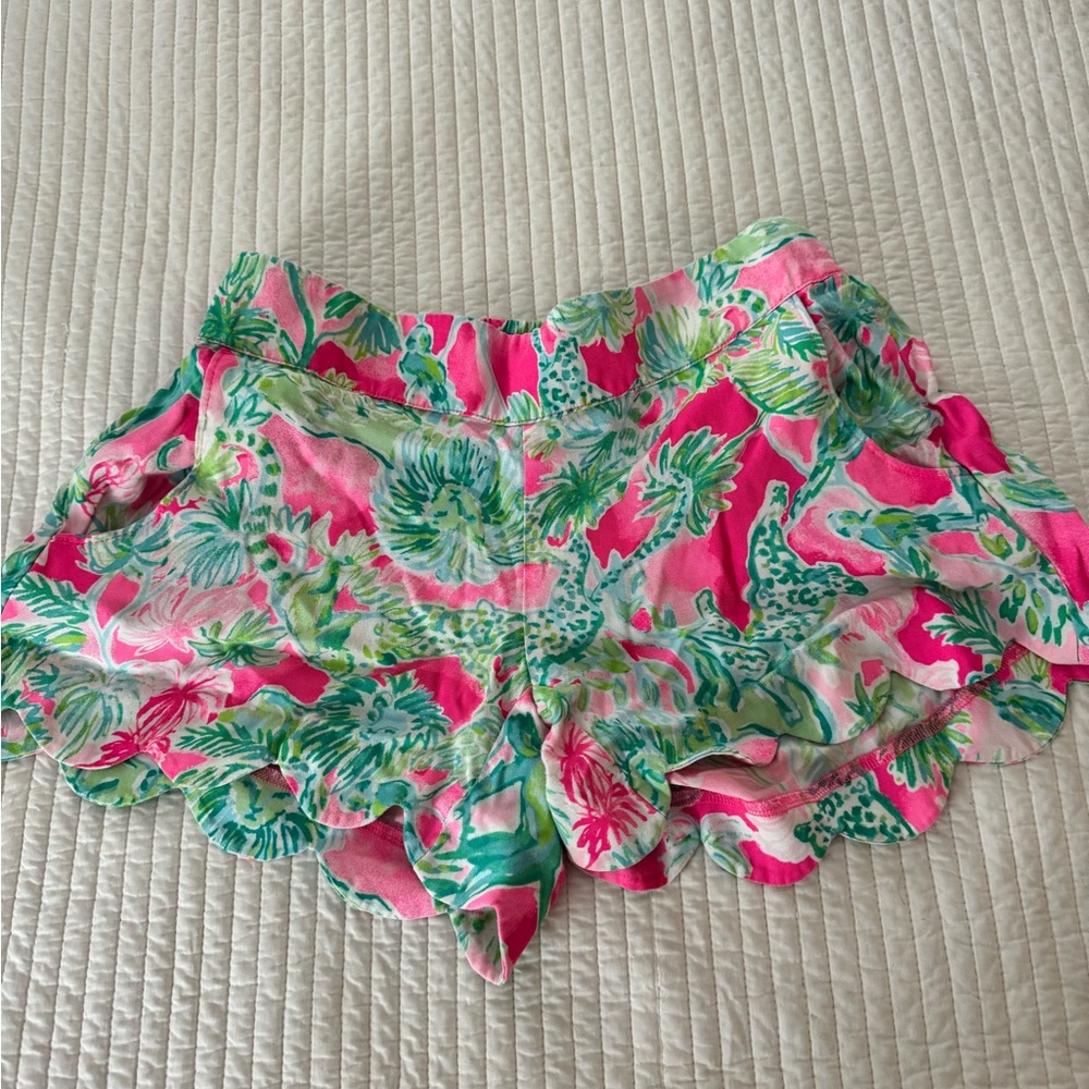 Lilly Pulitzer shorts, scalloped bottom edge, size XS